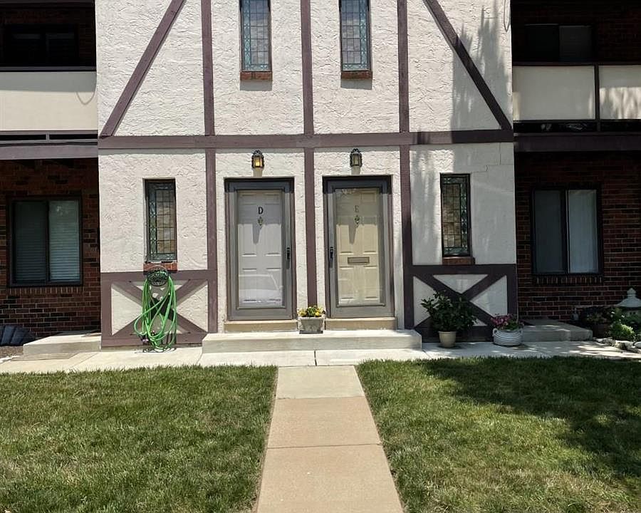 1st image of 337 Barrington Sq