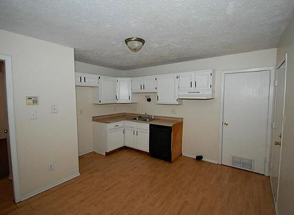 2nd image of 3233 N Eastbrooke Cir