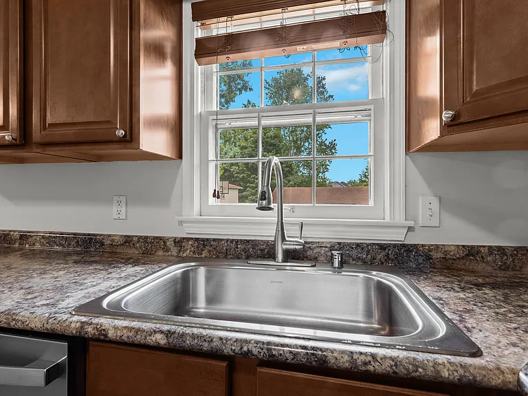 10404 Lark Park Dr — Photo 10