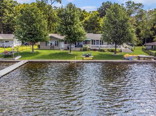 70066 Oak Leaf Dr, Edwardsburg, MI 49112