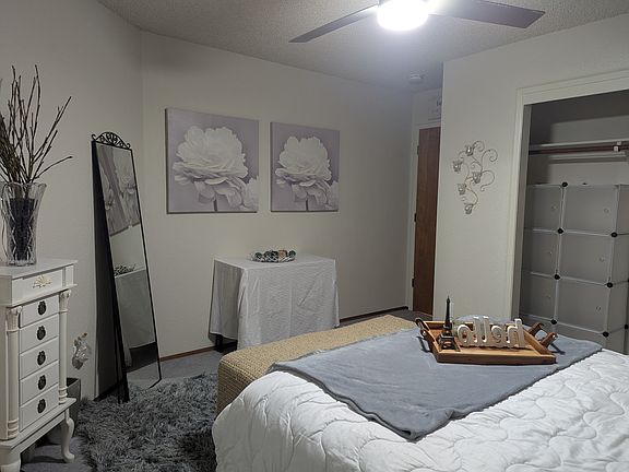 4th image of 2337 Saint Lawrence Ln