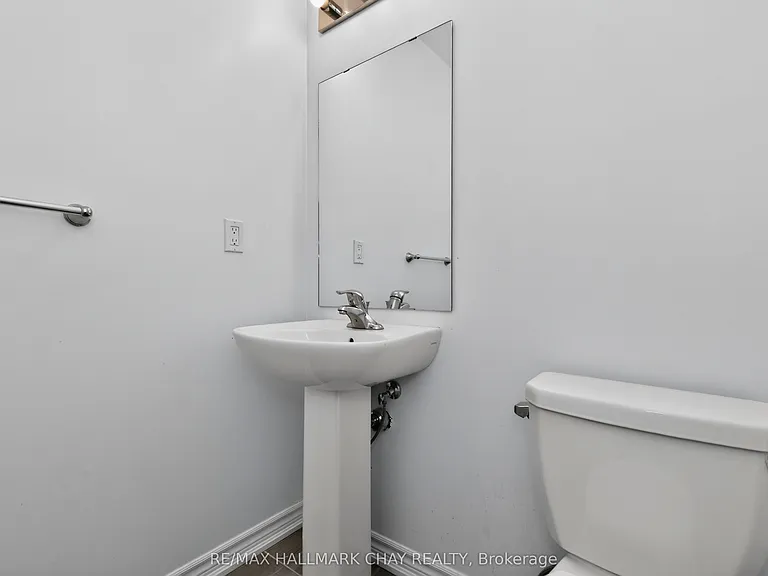 38 Milson Cres — Photo 25