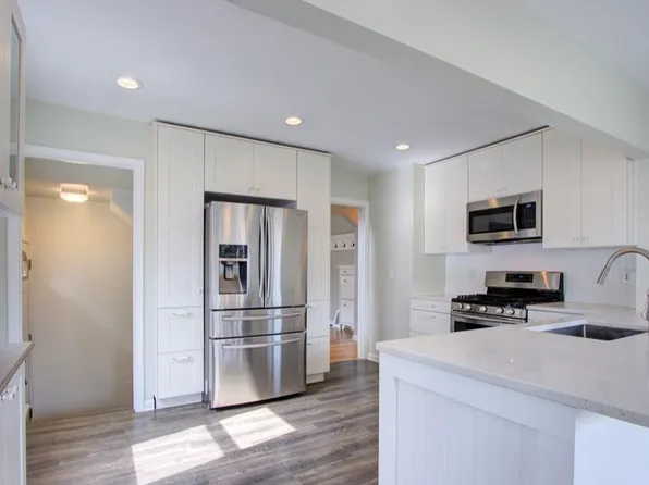 2030 N Connecticut Ave, Royal Oak, MI 48073