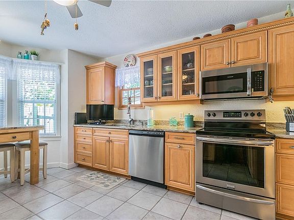 5th image of 10 N Lake Dr