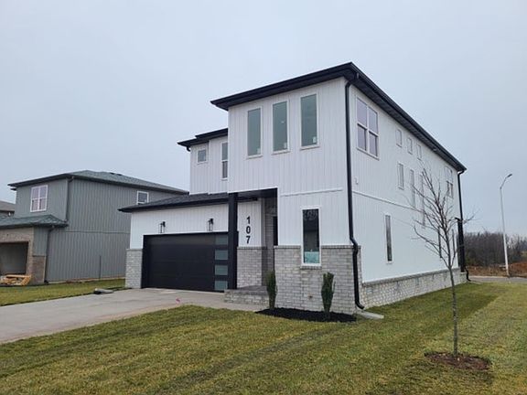 2nd image of 107 E Acacia Cir