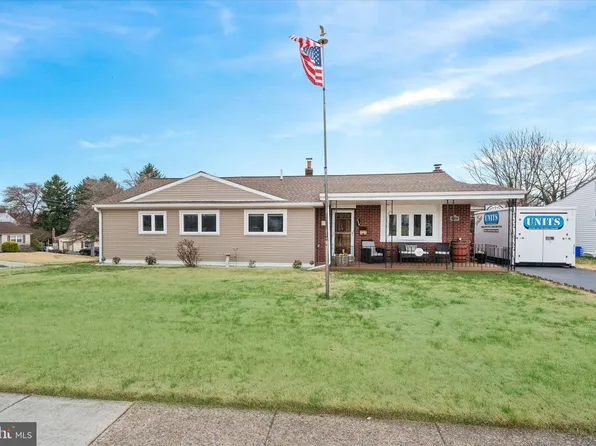 4204 N Bent Ln, Aston, PA 19014