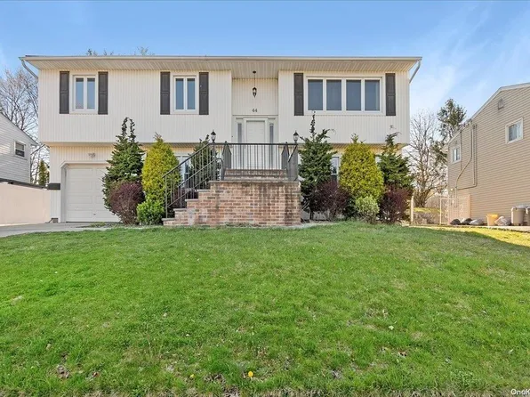 44 W Lane Drive, Plainview, NY 11803