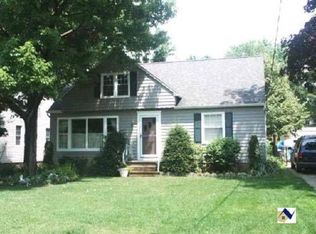 1747 Edgefield Rd, Lyndhurst, OH 44124