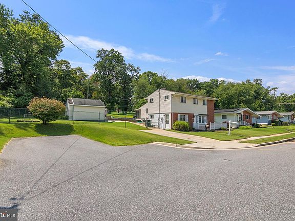 3rd image of 5608 Huntsmoor Rd