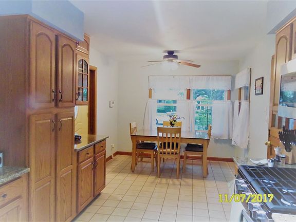 4th image of 420 Hemlock Ln