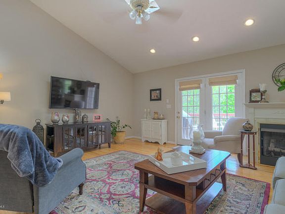 4th image of 603 Mabry Ln