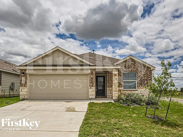 1204 Treehouse Ln — Photo 3