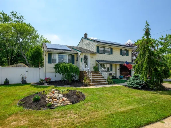 2 Soltes Ave, Carteret, NJ 07008