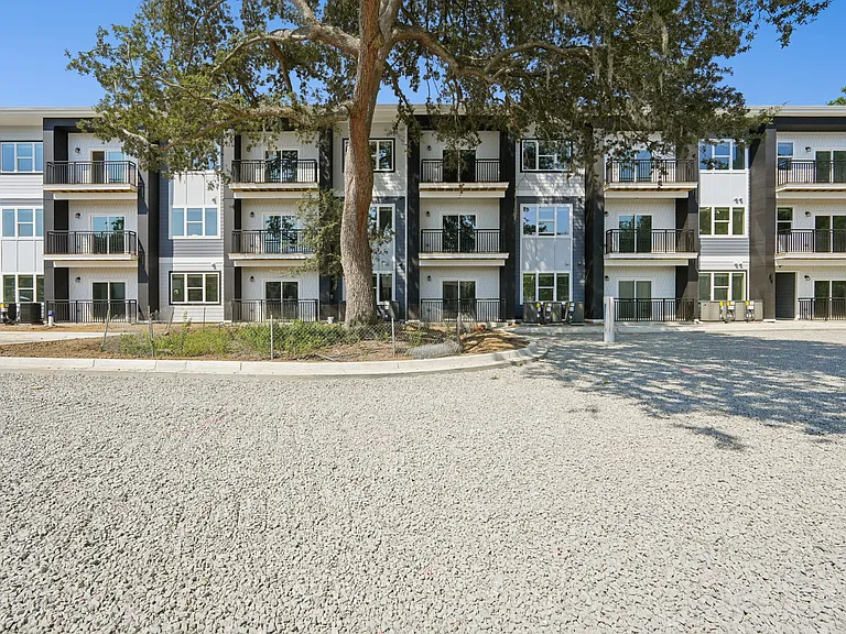 The Palms Apartments — Photo 31