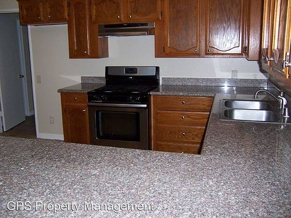 4th image of 421 Palin Ave