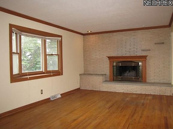 3rd image of 1076 E 347th St