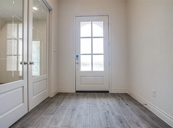 3rd image of 703 Esk Ave