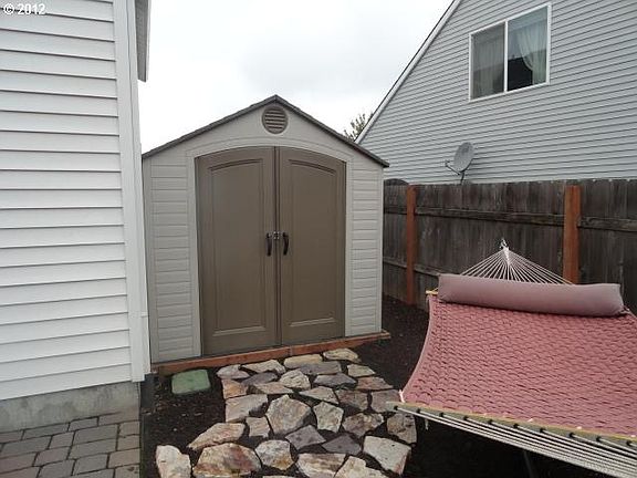 3rd image of 658 SE 66th Ave NE