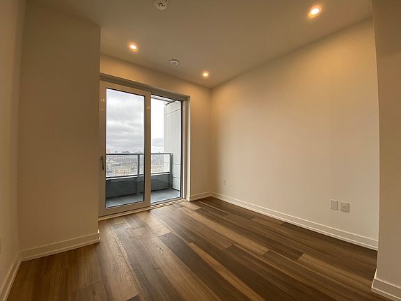 3rd image of 15 Wellington St S #1404