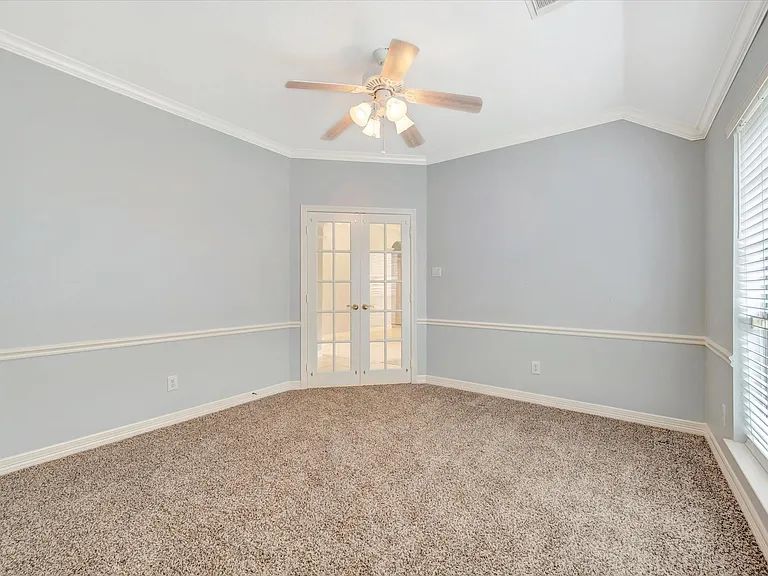 2421 Baycrest Dr — Photo 9