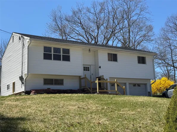 7 Steven Court, Poughkeepsie, NY 12603