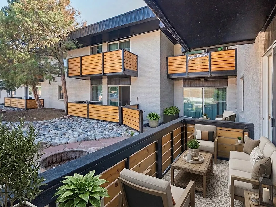 Orchid Flats | Balcany