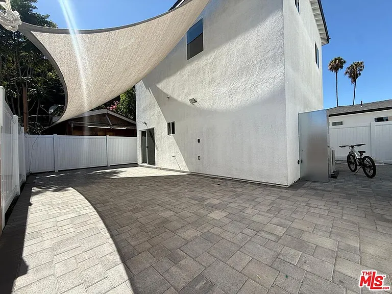 15964 Gault St — Photo 21