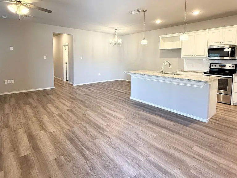 1217 Preston Trl — Photo 4