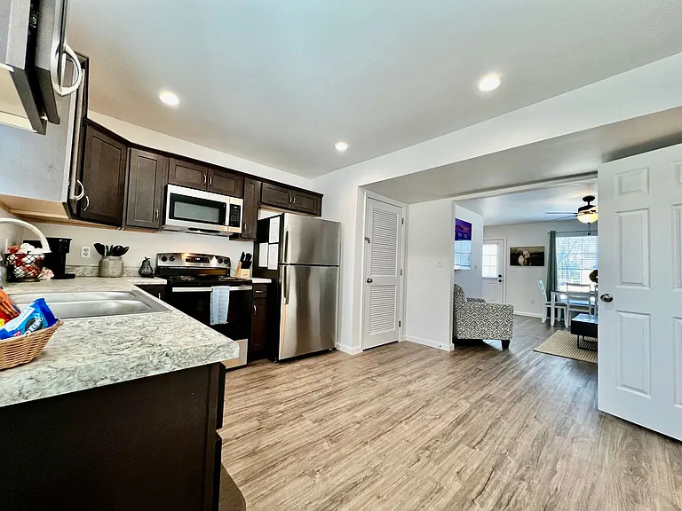 815 W Pearl St #C — Photo 20