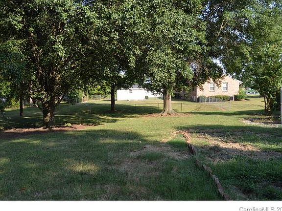 5th image of 106 Castlewood Dr