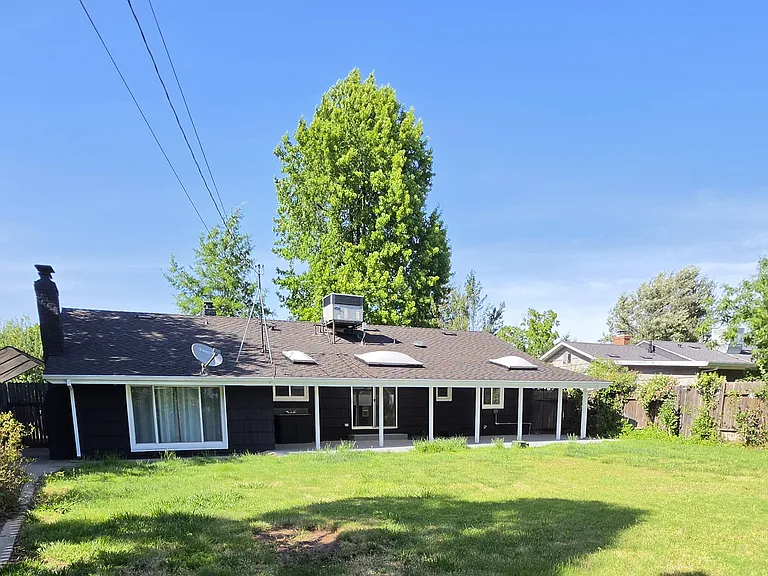 Merrywood Dr — Photo 20
