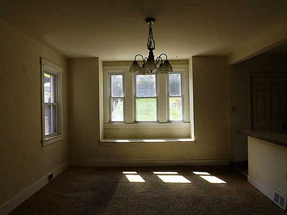 3rd image of 110 E Agnew Ave