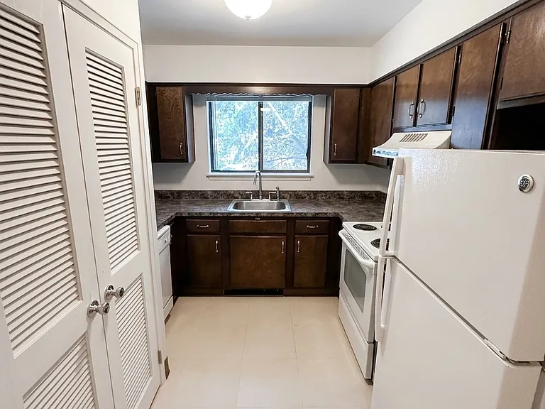 127 Gales Dr #B14 — Photo 5