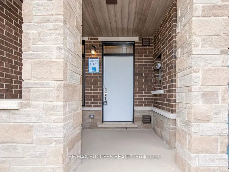 1538 Wellwood Ter — Photo 2