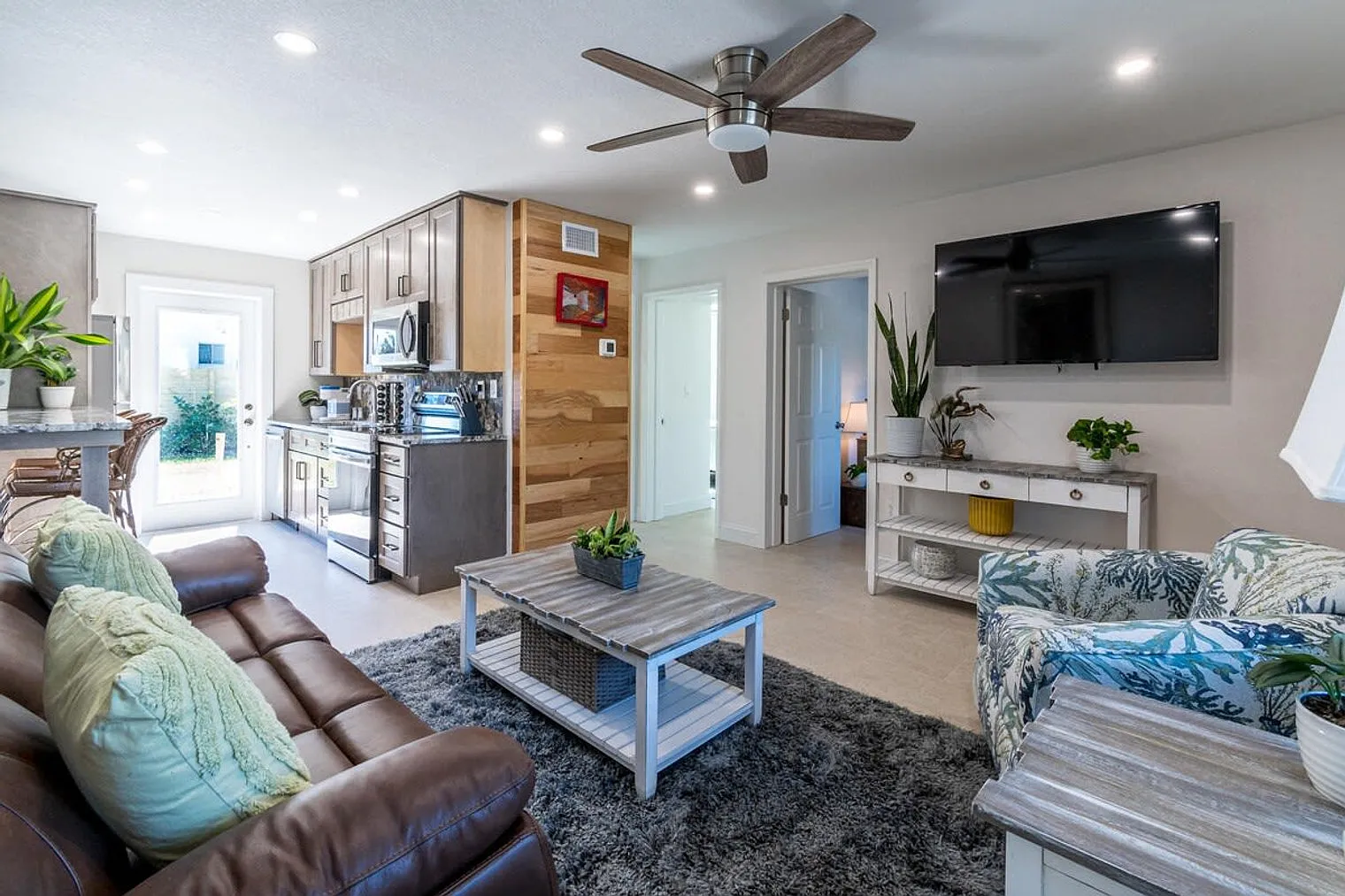 2 bed, 1.0 bath, $2,760 — Photo 3