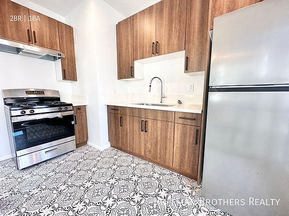 4th image of 647 1/2 N Spaulding Ave