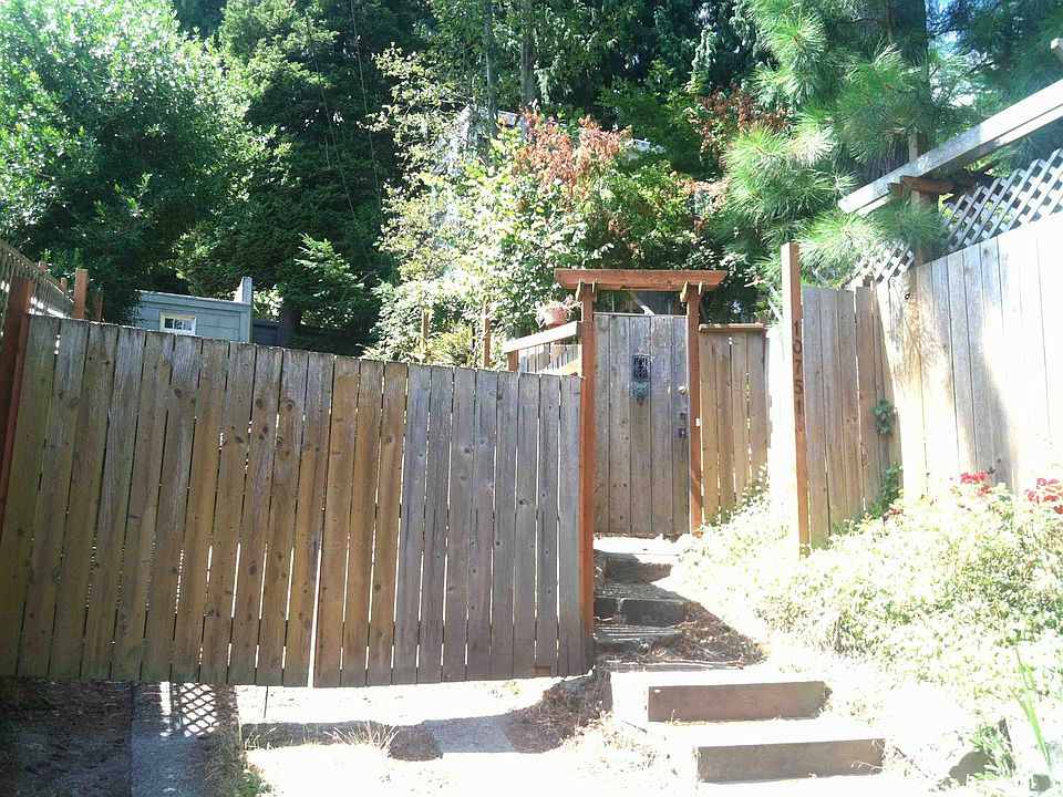 1st image of 10751 Lakeside Ave NE