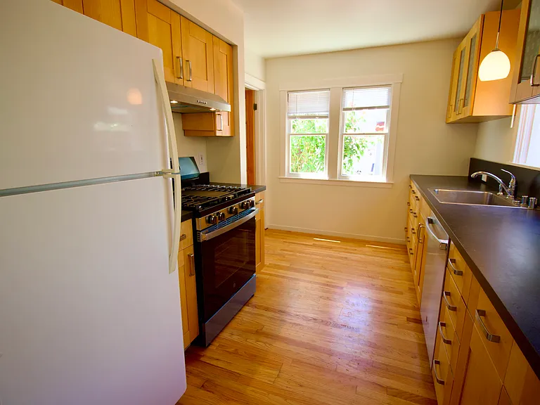 212 Gilbert Ave — Photo 12