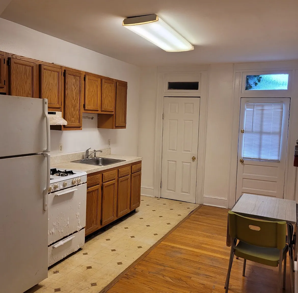1 bed, 900 sqft, $1,380 — Photo 1