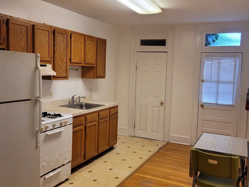 103 E 33rd St #1
