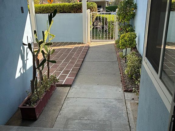 4th image of 300 Begonia Boulevard