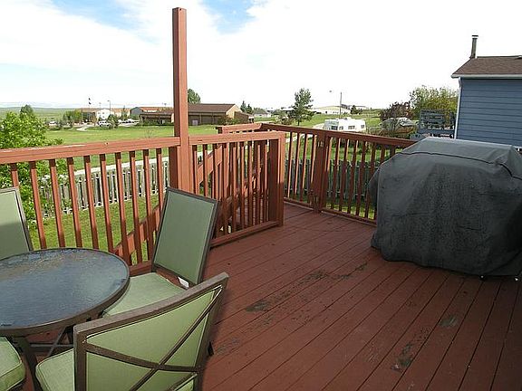 5th image of 318 Willow Creek Dr.