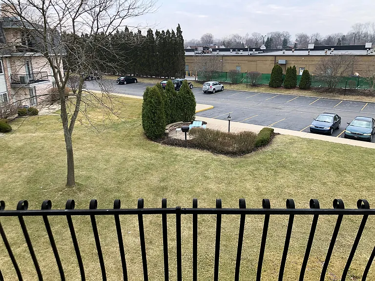 245 W Joliet St #303 — Photo 10