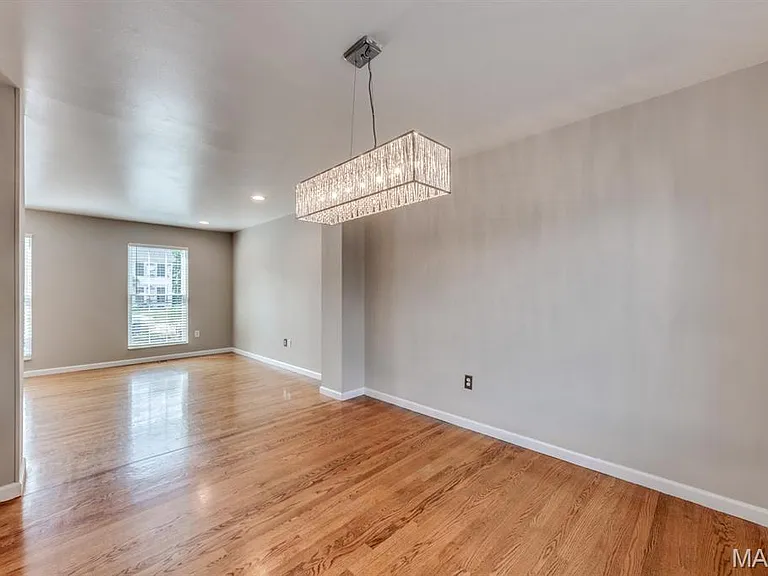 340 Emmanuel Ct — Photo 10