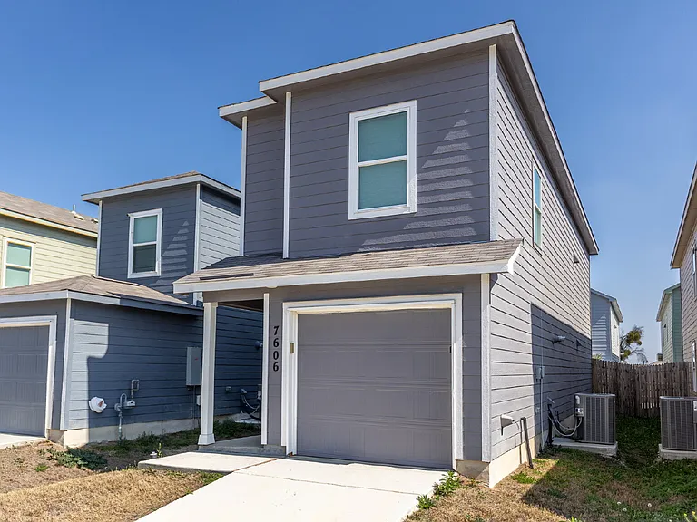 7606 Chancery Gate — Photo 2