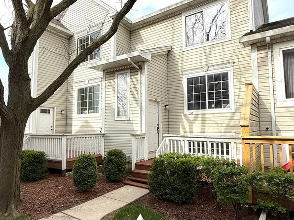 313 Whispering Ct, Bolingbrook, IL 60440