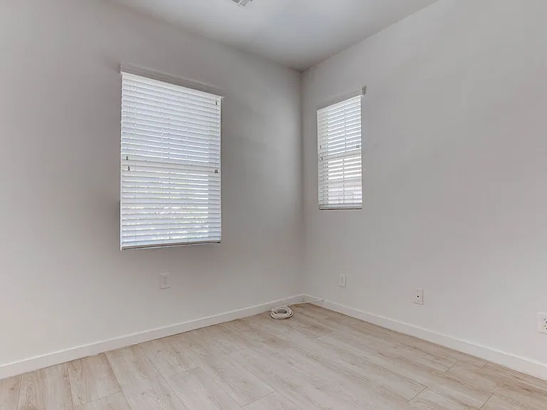 2049 Rockburne St — Photo 21