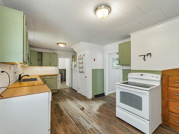 3rd image of 7 Maple Street