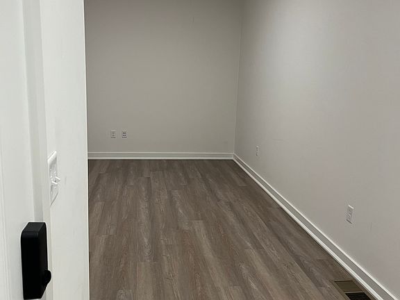 5th image of 144 Hanford Ln