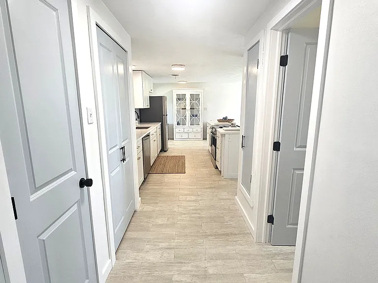 Hallway to kitchen